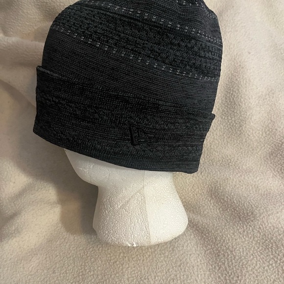 New Era Wool Blend Clillis Winter Beanie Hat - Picture 6 of 8